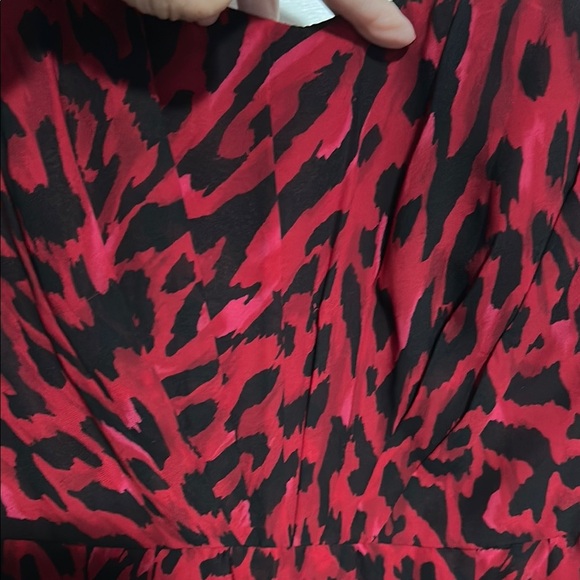 Elegant Red and Black Strapless Dress - Picture 2 of 8